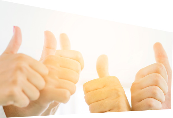 親指を立てるスタッフのイメージ